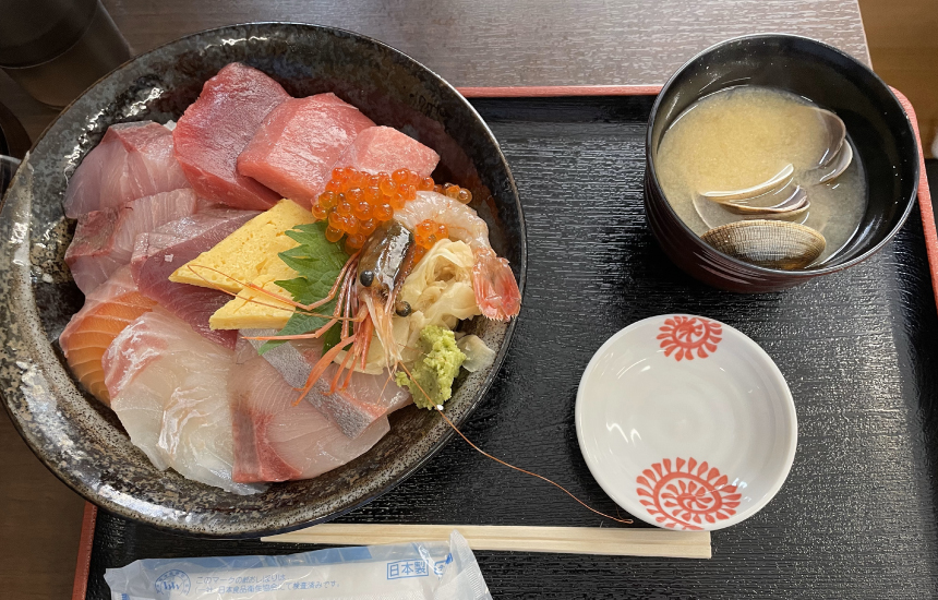 魚善の特選海鮮丼の画像