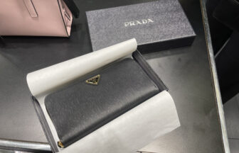 プラダの財布
