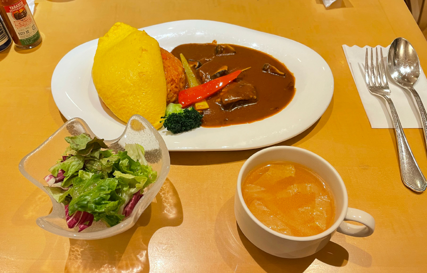 ビーフシチューとふわふわオムライス